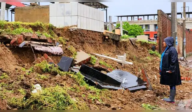 <em> Una de las tumbas afectadas tras el derrumbe. Foto: Medio Chulucanas Piura.</em>   