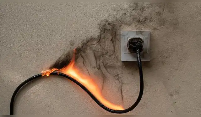 Al no desconectar estos electrodomésticos, se puede provocar un cortocircuito o un incendio. Foto: Semana.com Al no desconectar estos electrodomésticos, se puede provocar un cortocircuito o un incendio. Foto: Semana.com