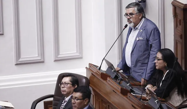  Presidente de la Comisión de Ética, Alex Paredes, se sumó al blindaje a Eduardo Salhuana. Foto: Marco Cotrina / LR   