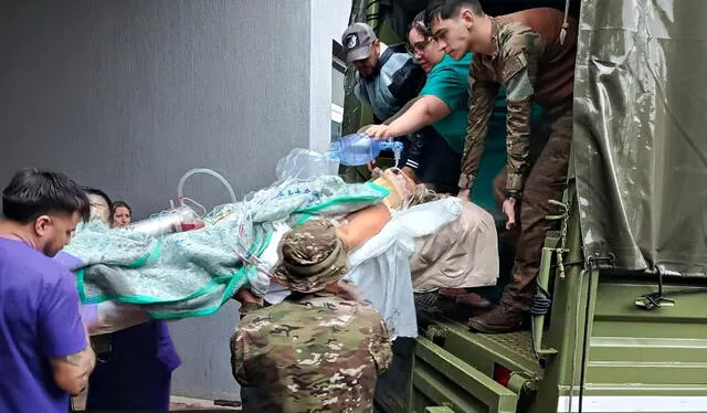 Los miles de rescatados en las lluvias fueron llevados a otros hospitales de la zona. Foto: La Nación   