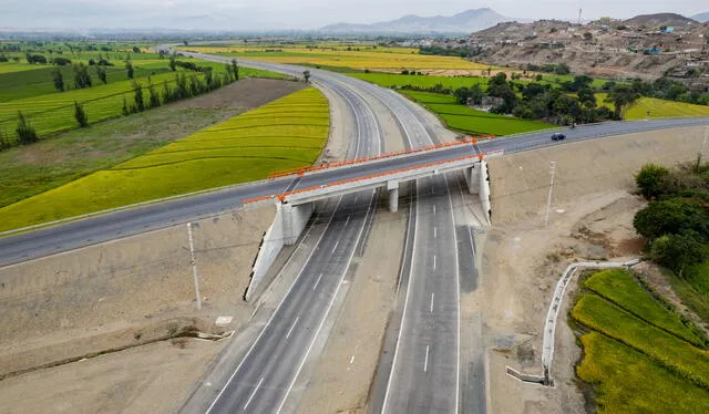 Cuenta en toda su extensión con 3 puentes (Lacramarca, Cascajal y Santa). Cuenta en toda su extensión con 3 puentes (Lacramarca, Cascajal y Santa).