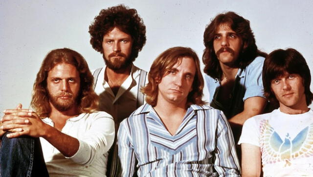  Reconocida con múltiples premios, como el Grammy a la Grabación del Año en 1978, "Hotel California" continúa resonando por su poderosa reflexión sobre la vida moderna y el vacío del consumismo. Foto: La Tercera   