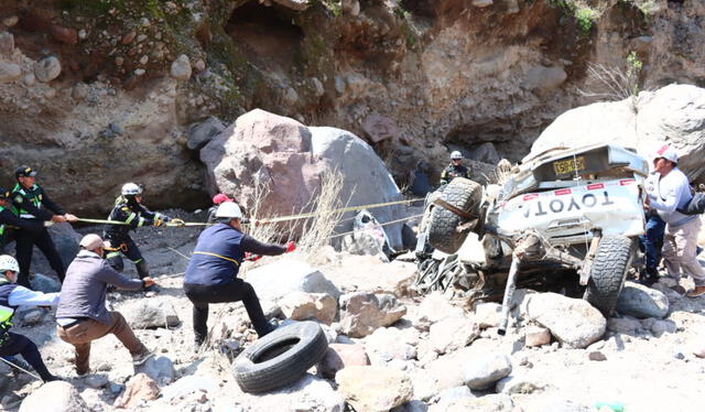 Serenazgo de Yura, en Arequipa, apoyó en la recuperación de cuerpos. Foto: difusión Serenazgo de Yura, en Arequipa, apoyó en la recuperación de cuerpos. Foto: difusión