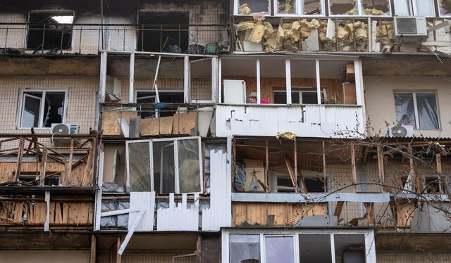 Siete personas, incluidos tres miembros de una misma familia, murieron tras una ofensiva rusa sobre la ciudad ucraniana de Zaporiyia. Foto: AP Siete personas, incluidos tres miembros de una misma familia, murieron tras una ofensiva rusa sobre la ciudad ucraniana de Zaporiyia. Foto: AP