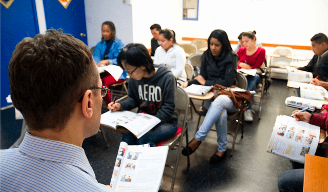 Se impulsa una mayor representación en las aulas de Nueva York, asegurando que el cuerpo docente refleje la diversidad de sus estudiantes. Foto: New York Language Center Se impulsa una mayor representación en las aulas de Nueva York, asegurando que el cuerpo docente refleje la diversidad de sus estudiantes. Foto: New York Language Center