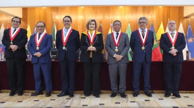 El Tribunal Constitucional repuso a Tomás Gálvez por cuatro votos contra tres.   