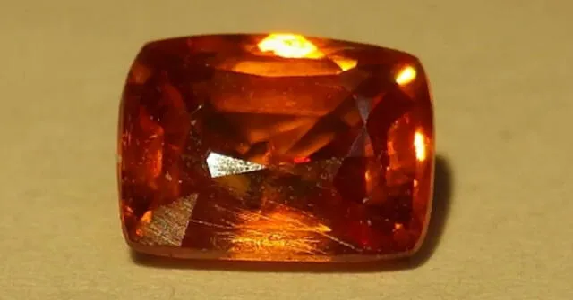 Este diminuto cristal se considera el mineral más raro del mundo. Foto: Twister Siffer Este diminuto cristal se considera el mineral más raro del mundo. Foto: Twister Siffer