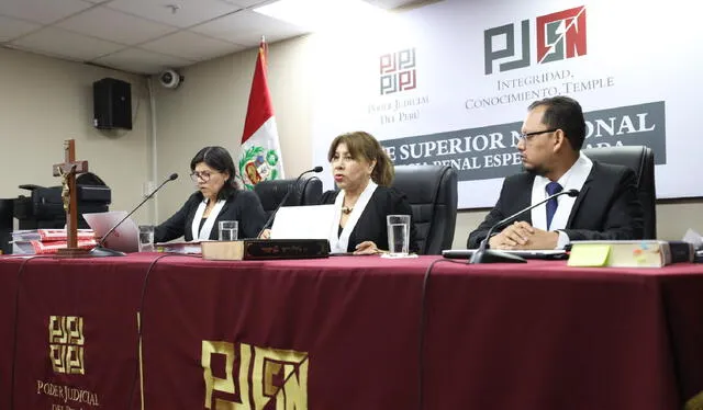 Tercer Juzgado Penal Colegiado integrado por los jueces Nayko Coronado, Mercedes Caballero y Max Vengoa Tercer Juzgado Penal Colegiado integrado por los jueces Nayko Coronado, Mercedes Caballero y Max Vengoa