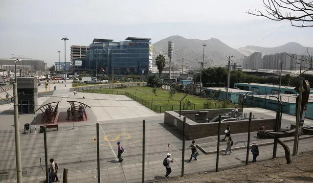  Negocios a los alrededores de la Linea 2 del Metro de Lima. Foto: John Reyes   