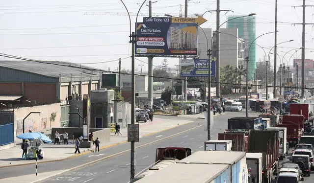  Negocios a los alrededores de la Linea 2 del Metro de Lima. Foto: John Reyes   