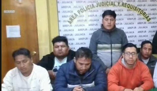 El Poder Judicial ordenó nueve meses de prisión preventiva para siete policías del Grupo Terna en Juliaca, acusados de un presunto robo en una vivienda en Lampa. El Poder Judicial ordenó nueve meses de prisión preventiva para siete policías del Grupo Terna en Juliaca, acusados de un presunto robo en una vivienda en Lampa.