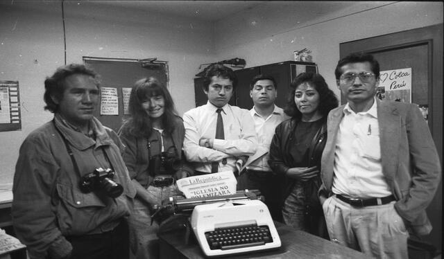 Virgilio Grajeda, Mónica Newton, Ángel Páez, Francisco Matos, Mónica Vecco y Francisco Reyes. El equipo original de la unidad de investigación de La República. Fotografía: Archivo La República.   