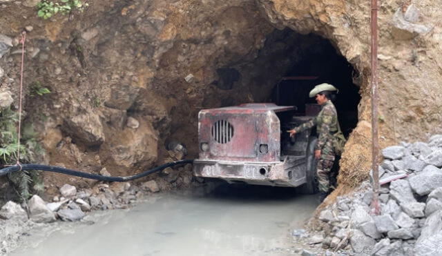 La policía sigue buscando a los secuestrados en los socavones mineros   