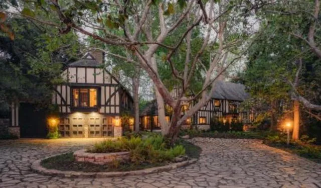  Ellen DeGeneres vendió esta casa a la cantante Ariana Grande por 13.7 millones de dólares   
