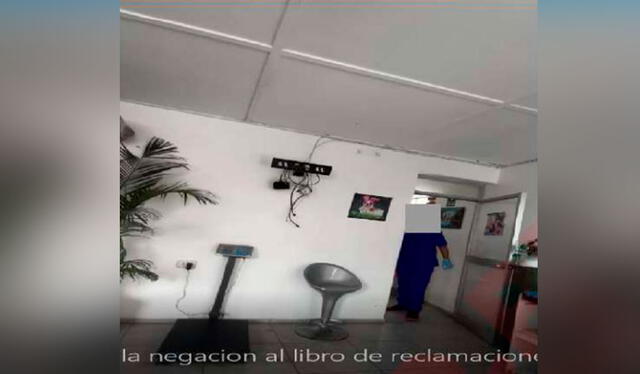 Trabajador se niega a entregarle el Libro de Reclamaciones a la clienta. Foto: Pasión por el Derecho Trabajador se niega a entregarle el Libro de Reclamaciones a la clienta. Foto: Pasión por el Derecho