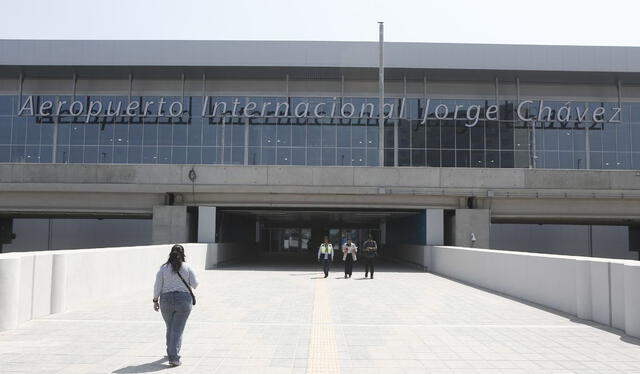 El nuevo aeropuerto es tres veces más grande que el actual, pero ha destinado una área pequeña para trámites en Migraciones.   
