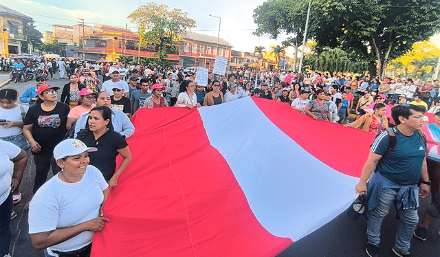 Población se movilizó hasta la Región Policial de Loreto y el Poder Judicial para exigir justicia. Créditos: Yazmín Araujo / La República.<br><br> Población se movilizó hasta la Región Policial de Loreto y el Poder Judicial para exigir justicia. Créditos: Yazmín Araujo / La República.<br><br>