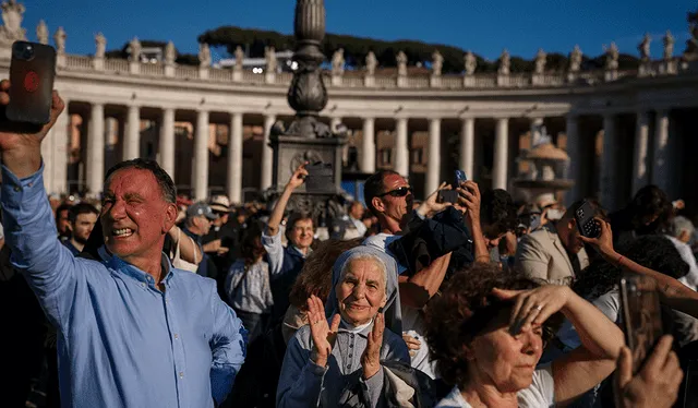 Miles de fieles se congregaron en el Vaticano. Foto: AFP Miles de fieles se congregaron en el Vaticano. Foto: AFP