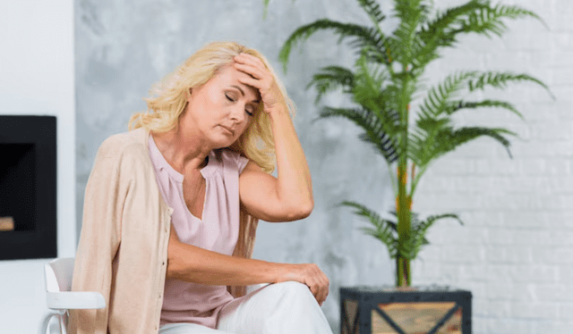  Antes de la menopausia, las mujeres tienen un menor riesgo de sufrir infartos y accidentes cerebrovasculares en comparación con los hombres. Foto: FreePik   