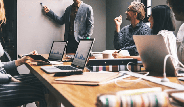 Las empresas deben tener en cuenta que no se deben cruzar límites del mundo virtual. Foto: FreePik Las empresas deben tener en cuenta que no se deben cruzar límites del mundo virtual. Foto: FreePik