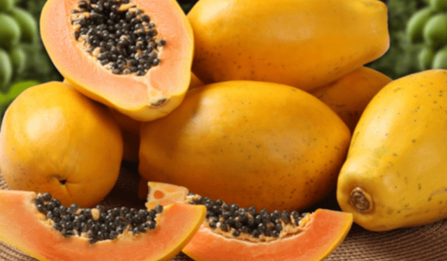 La papaya se consume fresca, en jugos, ensaladas, mermeladas y postres. Foto: Greentology La papaya se consume fresca, en jugos, ensaladas, mermeladas y postres. Foto: Greentology