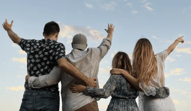  Las amistades auténticas no solo enriquecen nuestras vidas, sino que también nos ayudan a enfrentar los desafíos. Foto: FreePik   