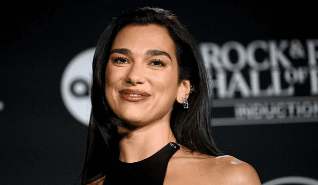 La decisión de Dua Lipa de interpretar 'Héroe' en español no solo resalta su versatilidad como artista, sino que también refleja un gesto de respeto y conexión con la cultura hispana. Foto: Gtres La decisión de Dua Lipa de interpretar 'Héroe' en español no solo resalta su versatilidad como artista, sino que también refleja un gesto de respeto y conexión con la cultura hispana. Foto: Gtres