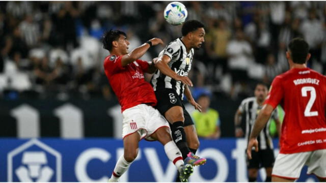  Botafogo y Estudiantes LP protagonizaron uno de los partidos más vibrantes de la fase de grupos. Foto: 442 de Perfil   