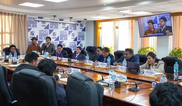 Consejeros regionales acordaron por unanimidad la ordenanza que protege el lago. Foto: Difusión Consejeros regionales acordaron por unanimidad la ordenanza que protege el lago. Foto: Difusión