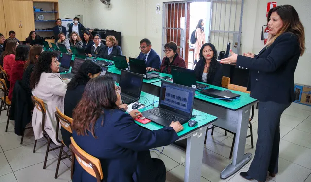 El Ministerio de Educación del Perú (Minedu) habilitó para los maestros en ejercicio más de 40 cursos virtuales gratuitos como parte de su programa nacional de formación permanente. Foto: Minedu El Ministerio de Educación del Perú (Minedu) habilitó para los maestros en ejercicio más de 40 cursos virtuales gratuitos como parte de su programa nacional de formación permanente. Foto: Minedu