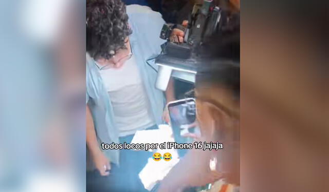 Caja vacía sorprendió a asistentes. Foto: TikTok Caja vacía sorprendió a asistentes. Foto: TikTok