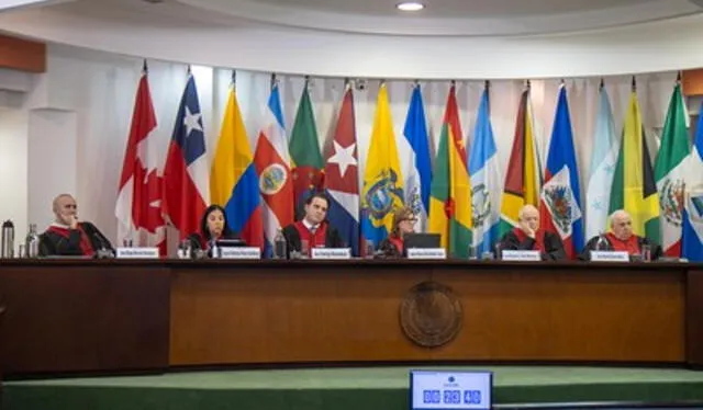 Corte IDH sesiona en Guatemala. El juez Alberto Borea (primero de la derecha), por ser peruano, debe abstenerse en los casos de su país. Crédito Corte IDH Corte IDH sesiona en Guatemala. El juez Alberto Borea (primero de la derecha), por ser peruano, debe abstenerse en los casos de su país. Crédito Corte IDH