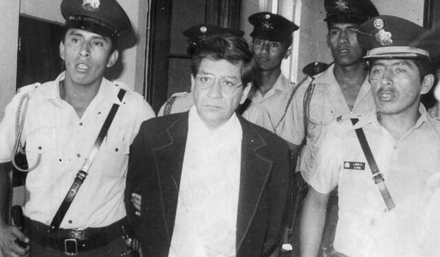  El momento en que Mario Poggio fue arrestado tras asesinar a Ángel Díaz Balbín, alias 'el descuartizador de Lima'. Foto: La Nación   