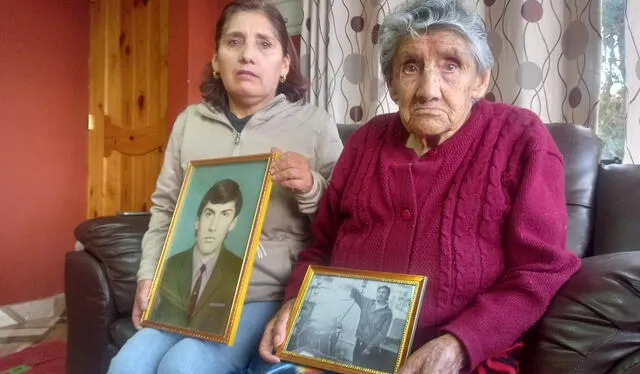 La señora Fidelia Quintanilla esperó a su hijo Alberto Salas por más de 40 años. Lo hallaron en una de las fosas. Foto: José Víctor Salcedo   