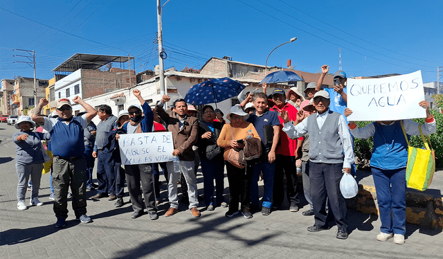 Pobladores protestaron frente al colegio Anglo Americano Prescott. Créditos: Wilder Pari / La República.<br><br> Pobladores protestaron frente al colegio Anglo Americano Prescott. Créditos: Wilder Pari / La República.<br><br>