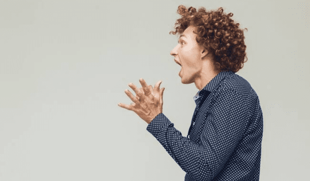 Hablar solo puede mejorar la salud mental y el bienestar emocional. Foto: FreePik Hablar solo puede mejorar la salud mental y el bienestar emocional. Foto: FreePik