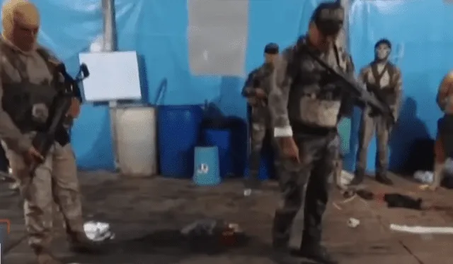  La PNP irrumpió en el momento que los narcotraficantes dormían. Foto: YouTube Cuarto Poder   