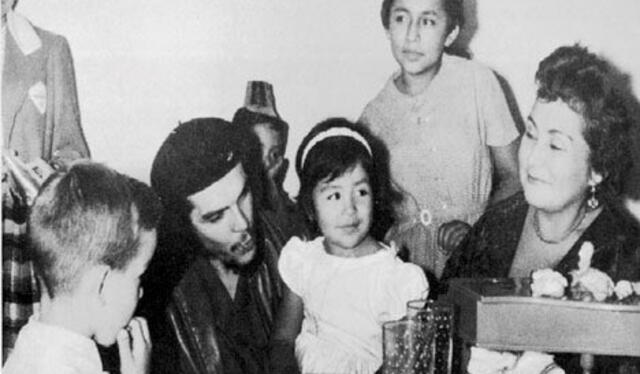 El ‘Che’ Guevara al lado de su hija y de su primera esposa, Hilda Gadea Acosta. Foto: cuenta de X - Agencia Cubana de Noticias El ‘Che’ Guevara al lado de su hija y de su primera esposa, Hilda Gadea Acosta. Foto: cuenta de X - Agencia Cubana de Noticias
