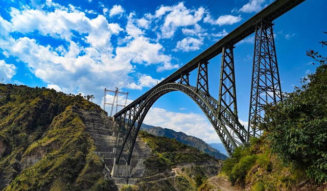  Ha sido diseñado para resistir condiciones extremas, optimizar el transporte en una región remota, y fortalecer los vínculos económicos y sociales en Cachemira. Foto: Planet of Hotels   