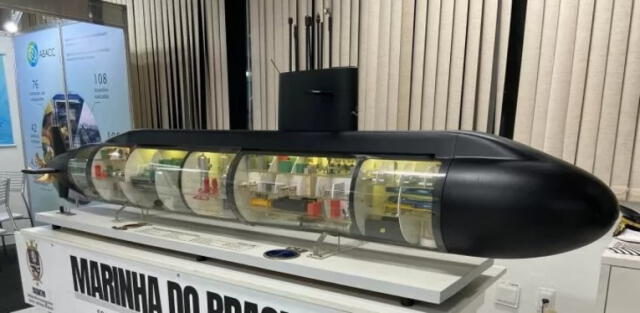 Maqueta del Submarino SN Álvaro Alberto (SN-10). Foto: El Cronista Maqueta del Submarino SN Álvaro Alberto (SN-10). Foto: El Cronista