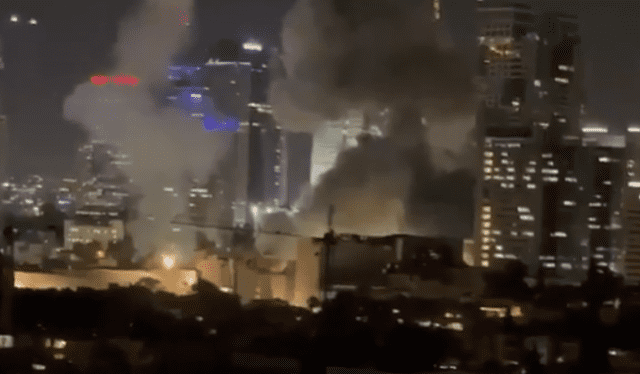 Se observa una explosión durante un ataque con misiles en Tel Aviv, Israel. Foto. AFP Se observa una explosión durante un ataque con misiles en Tel Aviv, Israel. Foto. AFP