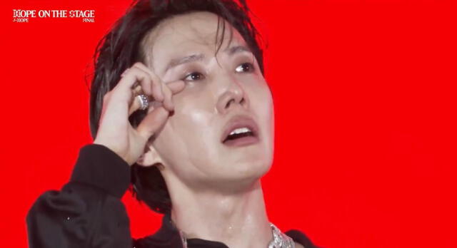 J-Hope llora en su concierto. Foto: X J-Hope llora en su concierto. Foto: X