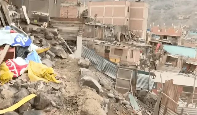  Vecinos del Asentamiento Humano Túpac Amaru reportaron rajaduras de su suelo. Foto: YouTube de Latina   