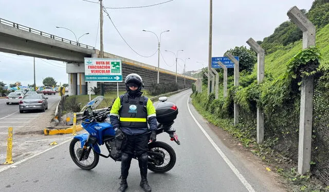 Cierran vía altura de la bajada de Marbella. Foto: Elvis Cairo/ La República. Cierran vía altura de la bajada de Marbella. Foto: Elvis Cairo/ La República.