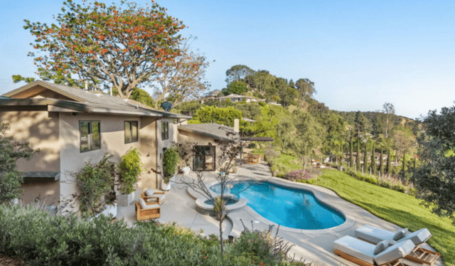  La propiedad cuenta con 4 dormitorios, 6 baños, piscina, jacuzzy y espacios para compartir. Foto: @noelkleinman   