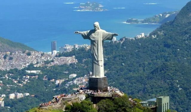  Ubicado en la cima del cerro del Corcovado en Río de Janeiro, es uno de los monumentos más emblemáticos de Brasil . Foto: Imaginario de Janeiro    