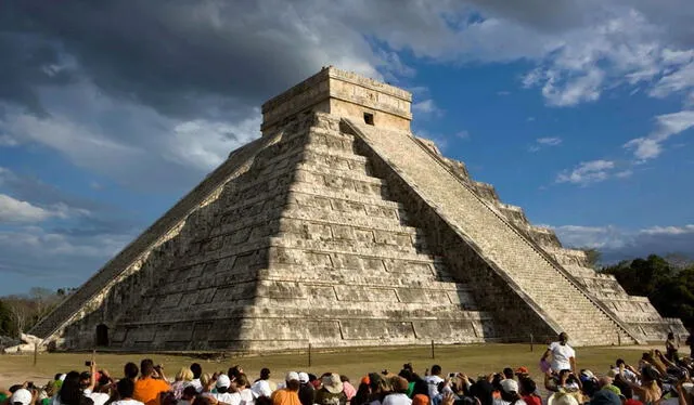  Es una antigua ciudad maya famosa por la pirámide de Kukulkán y su impresionante arquitectura. Foto: National Geographic 
