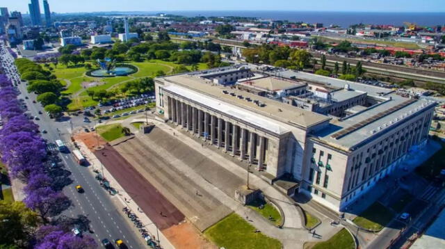  La UBA clasifica en el primer lugar de la región, superó a Brasil y Chile. Foto: Forbes   