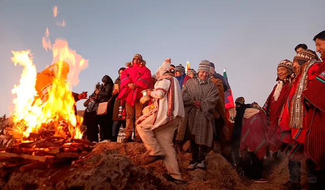 Puneños participaron de rituales para purificar sus almas. Foto: Liubomir Fernández/La República Puneños participaron de rituales para purificar sus almas. Foto: Liubomir Fernández/La República