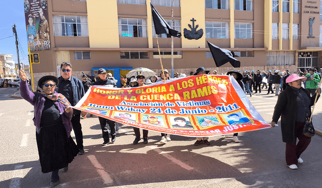 Familiares de víctimas se movilizaron por las principales calles de la ciudad. Créditos: Cinthia Alvarez / La República.<br><br> Familiares de víctimas se movilizaron por las principales calles de la ciudad. Créditos: Cinthia Alvarez / La República.<br><br>